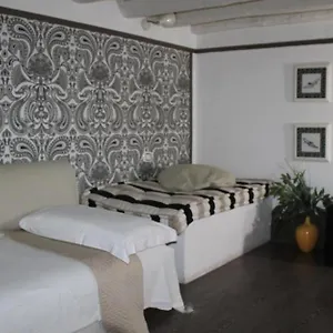 2* Alojamento de Acomodação e Pequeno-almoço Degli Antiquari